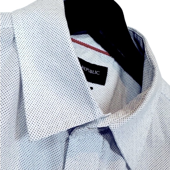 Banana Republic Short Sleeve White Button Up With Black Dots - Picture 3 of 4